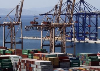 Εκ των υστέρων η νομιμοποίηση παράνομων εργασιών στο λιμάνι του Πειραιά