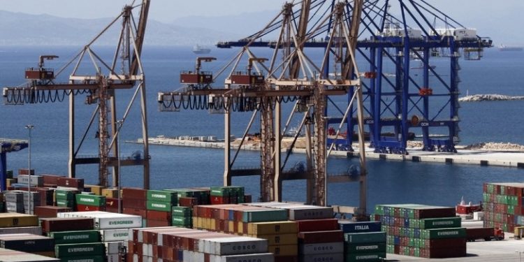 Εκ των υστέρων η νομιμοποίηση παράνομων εργασιών στο λιμάνι του Πειραιά