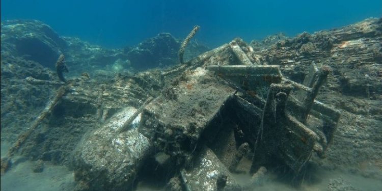 Πόσα μυστικά κρύβονται στον πυθμένα του κεντρικού λιμένα Πειραιά;