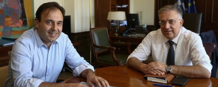 Αγαστή συνεργασία Παπαστεργίου – Θεοδωρικάκου και στο βάθος το χάος της τοπικής χρεοκοπίας