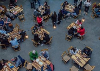 Μια  Ελλάδα γεμάτη τραπεζοκαθίσματα έως τα τέλη του 2020