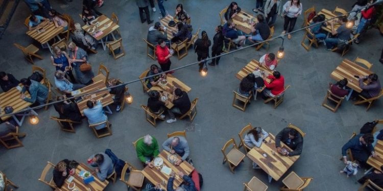 Μια  Ελλάδα γεμάτη τραπεζοκαθίσματα έως τα τέλη του 2020