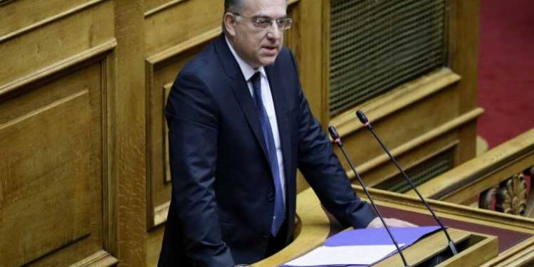 Κρυφτούλι Θεοδωρικάκου … αλλά ο κίνδυνος τοπικής χρεωκοπίας πλησιάζει