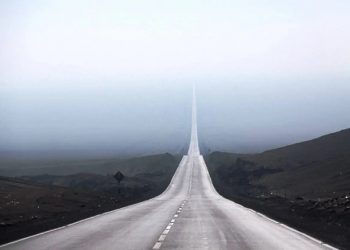 Με παρατάσεις σε απευθείας αναθέσεις και συμβάσεις εργασίας αντιμετωπίζει η κυβέρνηση τον κορωνοΐο