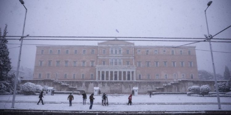 Κατώτεροι των περιστάσεων Μπακογιάννης και Πατούλης μπροστά στην Μήδεια