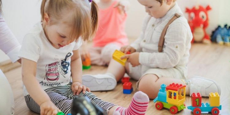 Γενναία κρατική χρηματοδότηση ζητά ο ΣΥΡΙΖΑ για τα νέα νηπιαγωγεία