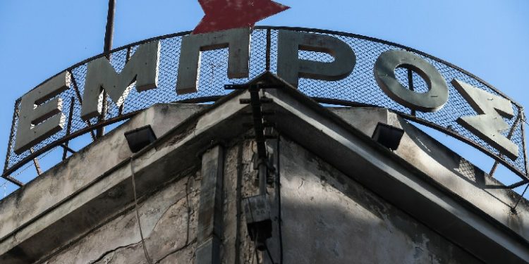 Φόβος για αποκλεισμό των αυτοδιαχειριζόμενων ομάδων από το θέατρο «Εμπρός»