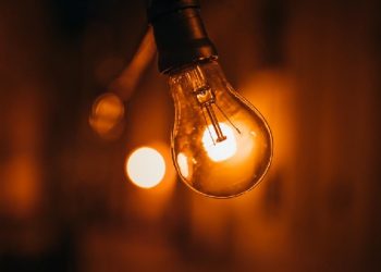 Φθηνές κυβερνητικές συστάσεις προς Δήμους και Δημόσιο για το ενεργειακό κόστος