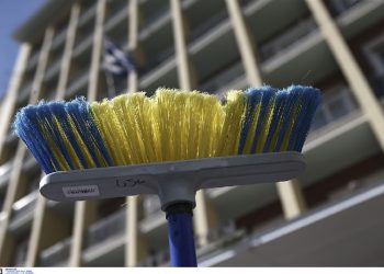 Αποκλείει την μονιμοποίηση των σχολικών καθαριστριών ο Μ. Βορίδης