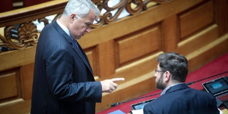 Βορίδης κατά Ζαχαριάδη για το 50% συν 1