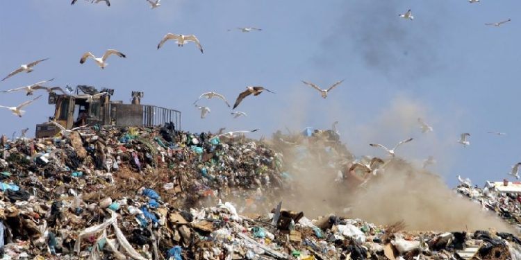 Έκθεση – κόλαφος της Ε.Ε: Έρχονται νέα πρόστιμα στην Ελλάδα για την διαχείριση αποβλήτων