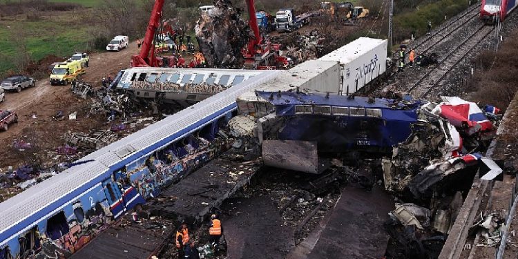 Επανίδρυση του κράτους ή σημειακές ριζικές παρεμβάσεις μετά το σιδηροδρομικό δυστύχημα των Τεμπών;