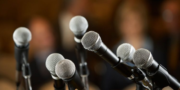 Παγιώνεται η εξ αποστάσεως συνεδρίαση των δημοτικών/περιφερειακών συμβουλίων