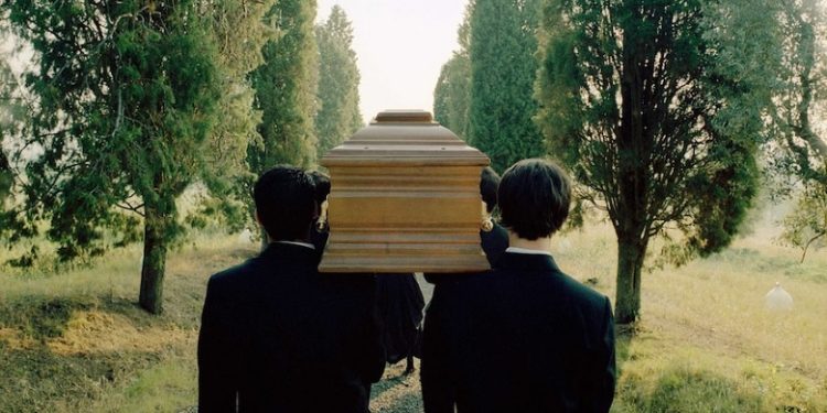 Ποιος διαδέχεται τον αποθανόντα δήμαρχο, που προέκυψε από σύμπραξη παρατάξεων;