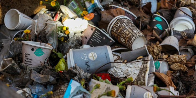 Μαζική προσφυγή των Δήμων κατά του τέλους ταφής – Ανοίγει η κερκόπορτα της ιδιωτικοποίησης στην ανακύκλωση